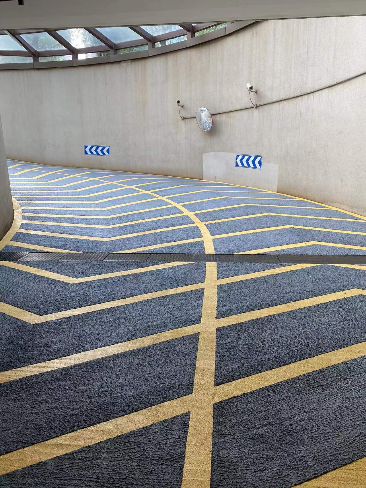車庫(kù)止滑坡道